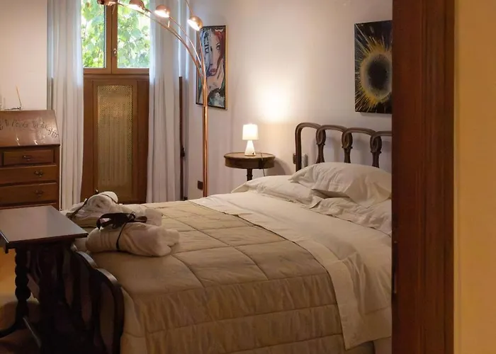 Lady Esmeralda Apartment